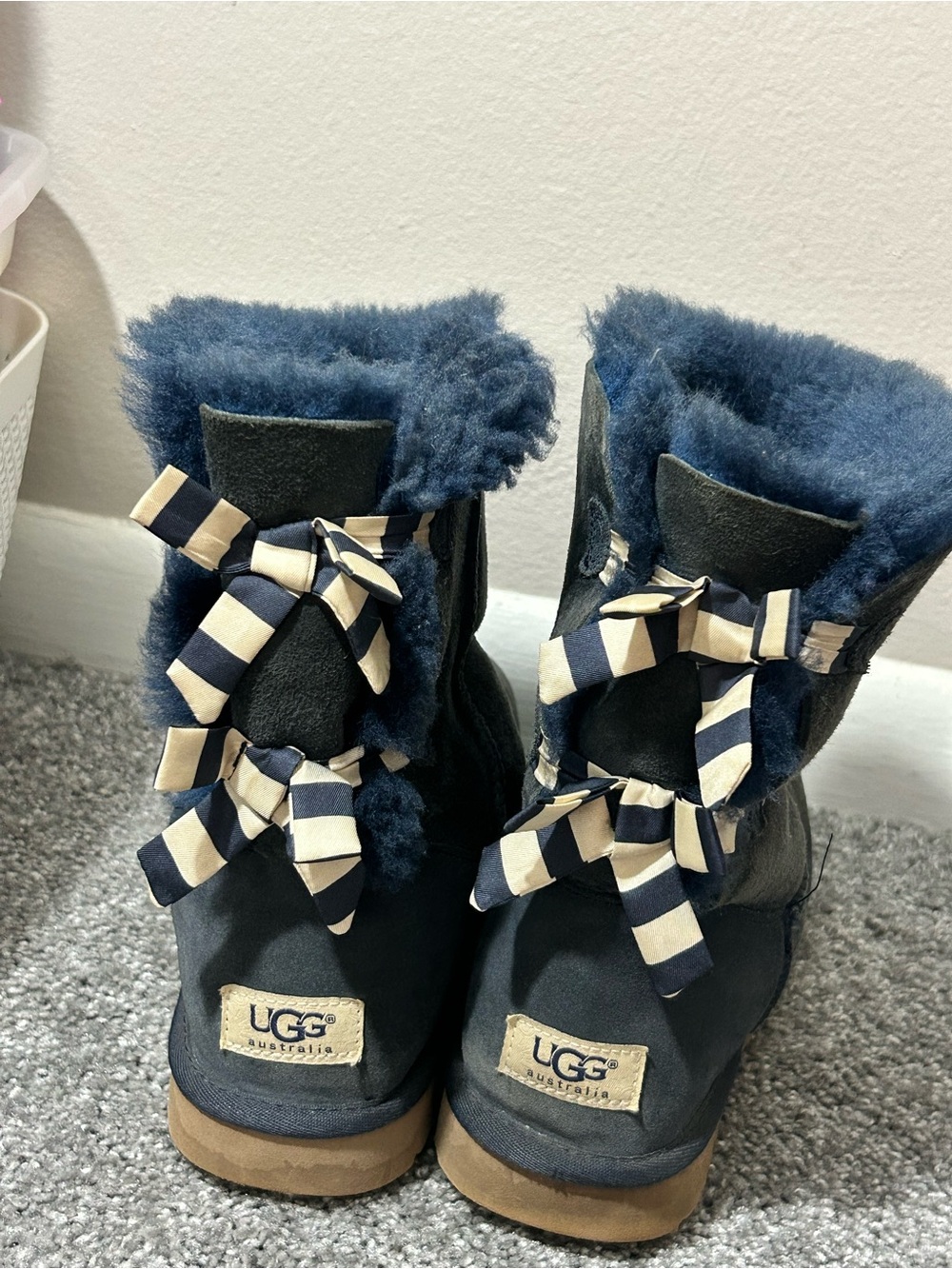 Rare Discontinued 2013-2014 UGG Bailey Bow Stripe Navy Blue Boots size:9